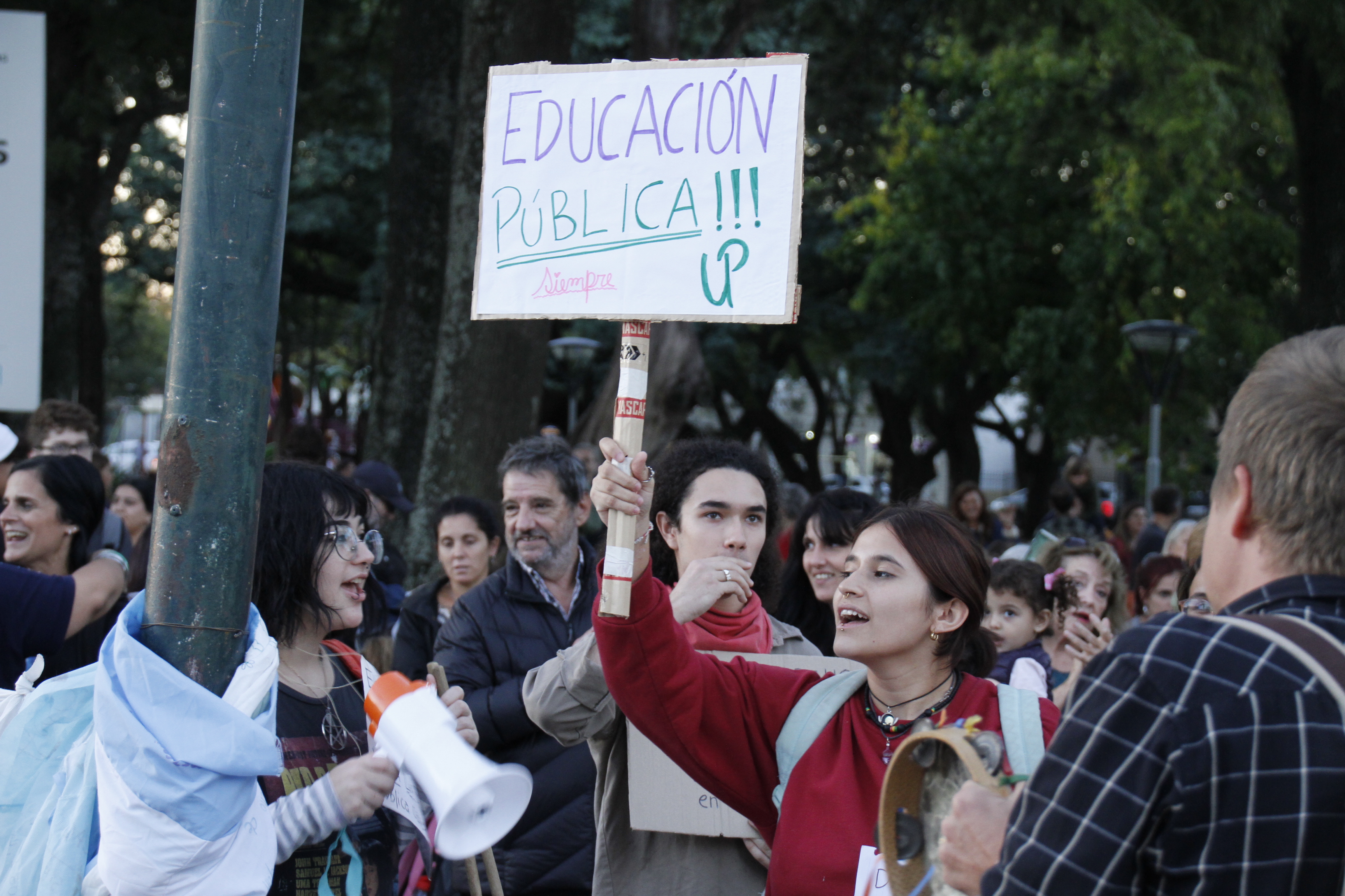 También en Funes: masiva movilización en defensa de la universidad pública